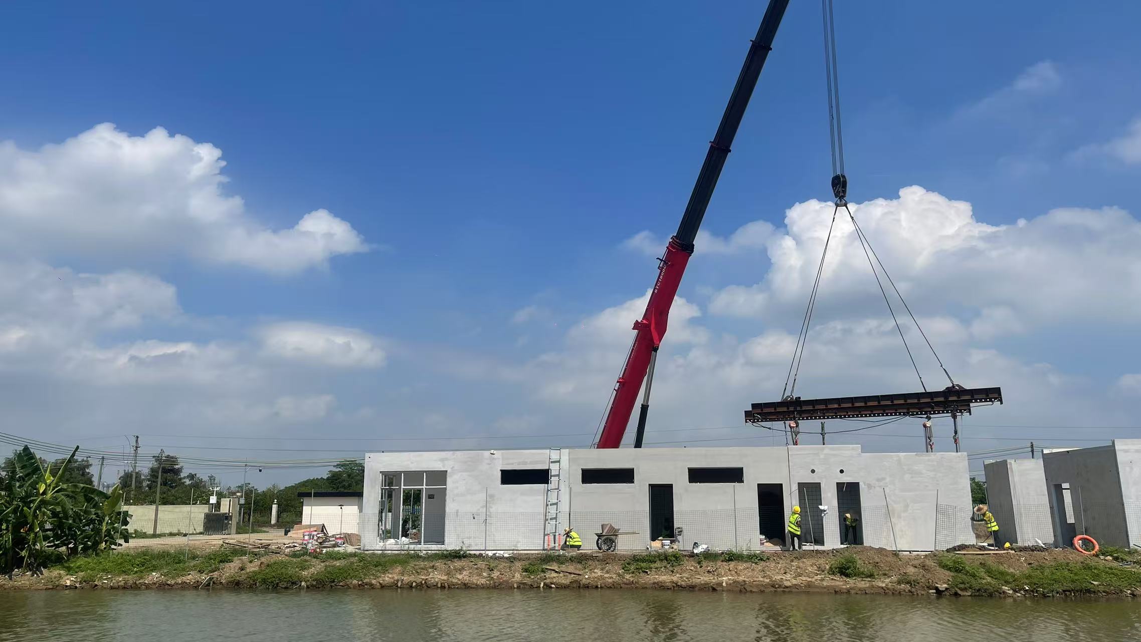 钢筋混凝土铸牢根基,模块化省去麻烦,3 天拥有全套功能空间(图1)